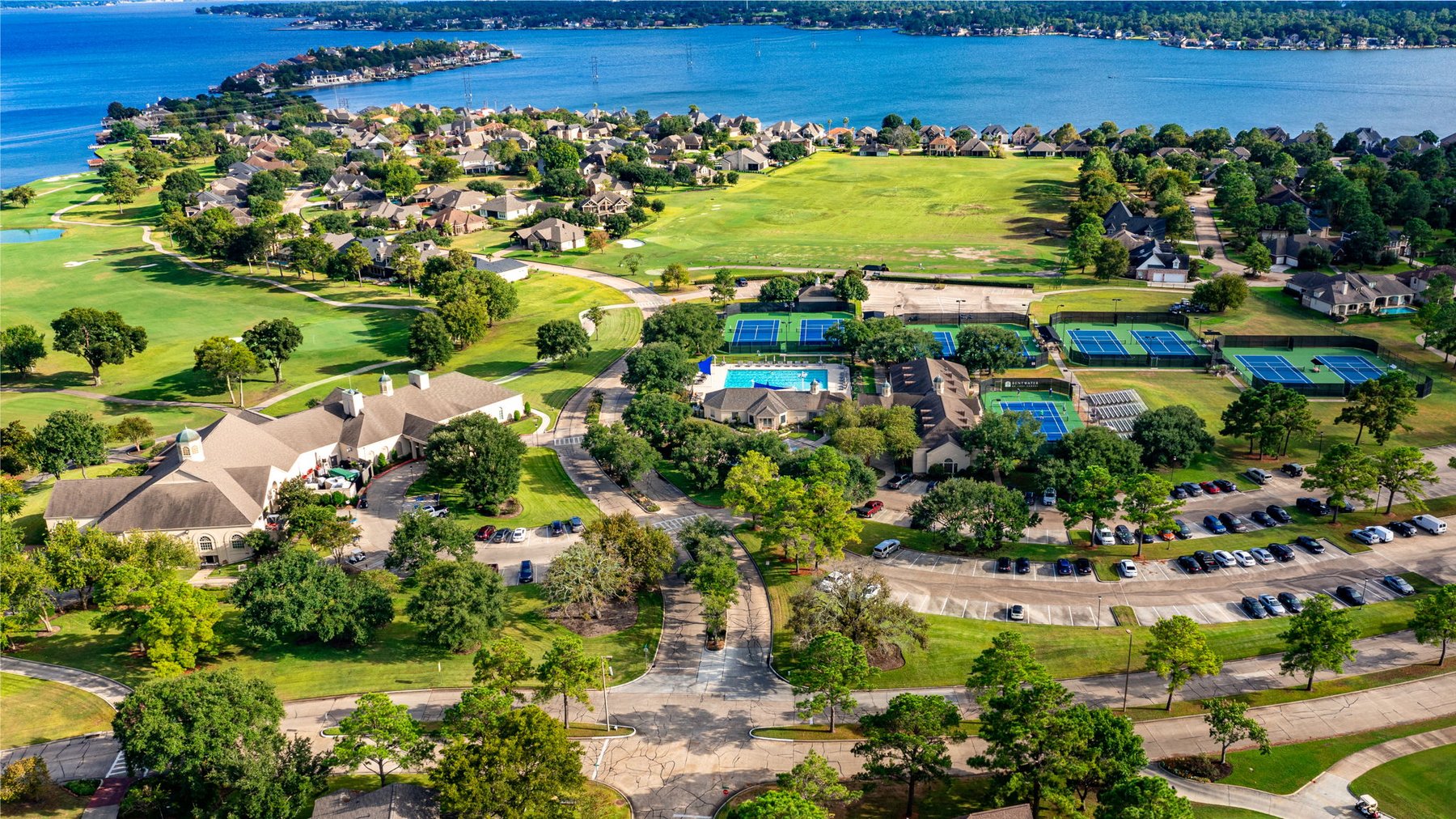 Bentwater Country Club exterior and water view